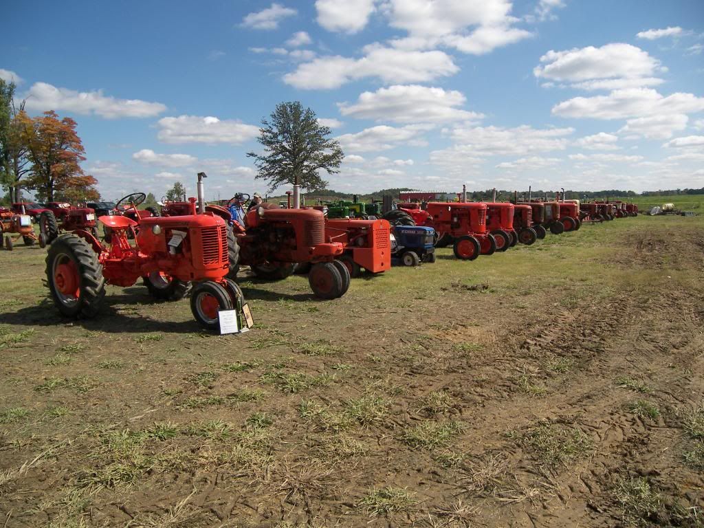 Pics of Case Tractors at The Philpot KY Show